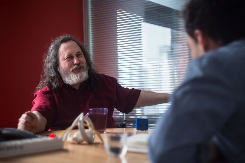 R. Stallman : «  Je pense que nous allons assister à la fin de nos sociétés technologiques »